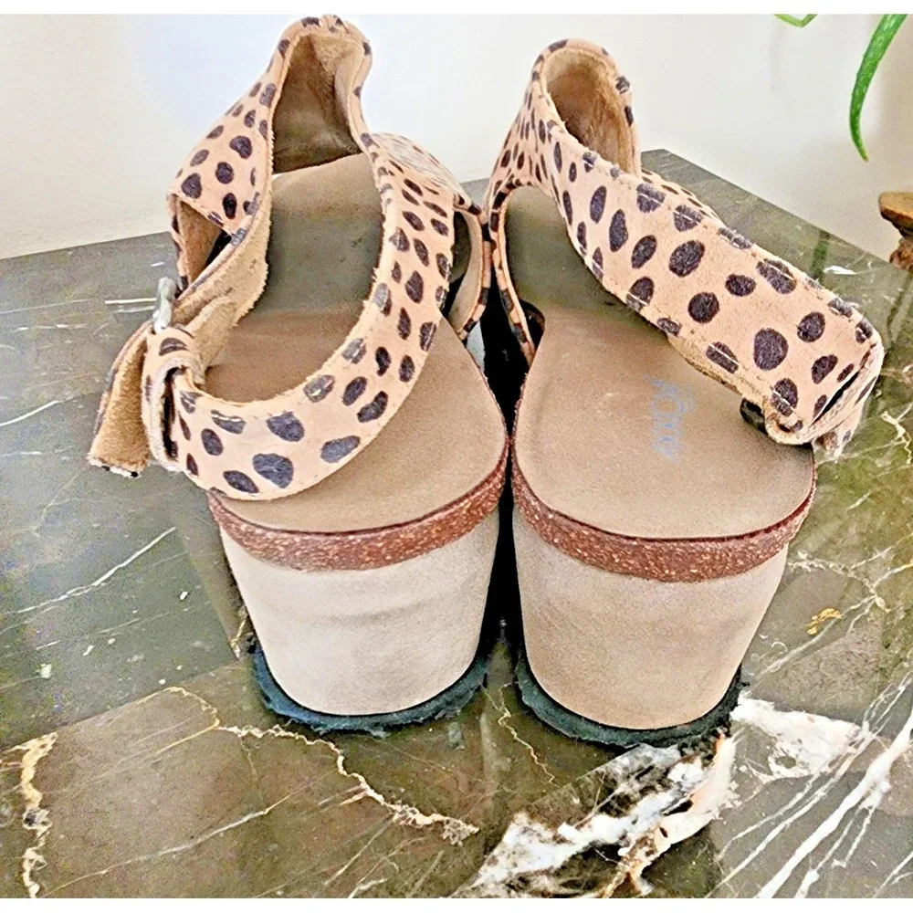 Axxiom Cheetah Print Cushiones Wedge Sandals in Blk & Tan Sling Back in Size 8